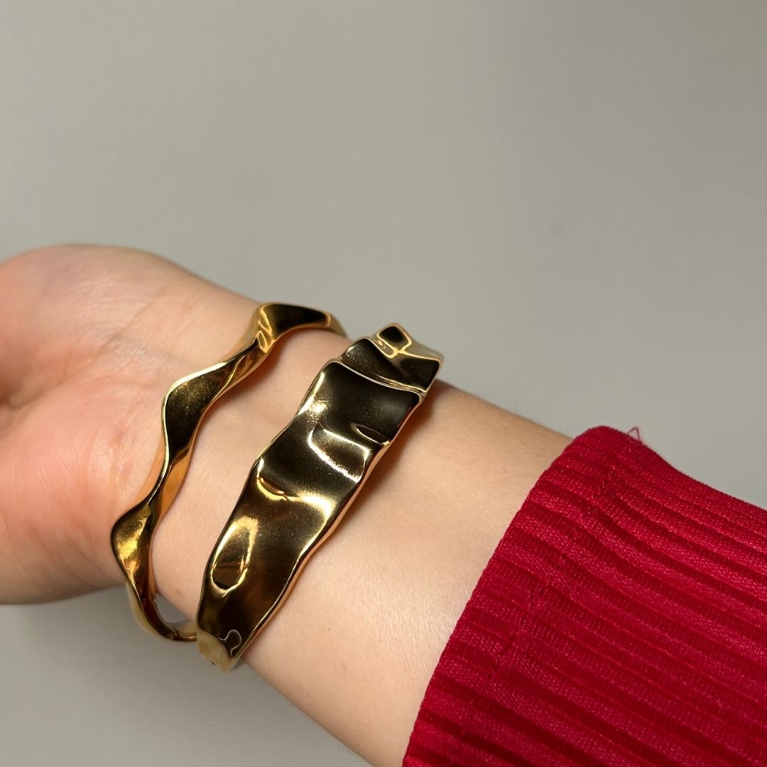 The Elegance Wave Bracelet