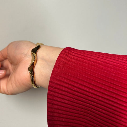 The Elegance Wave Bracelet