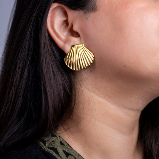 The Coastline Whispers shell studs